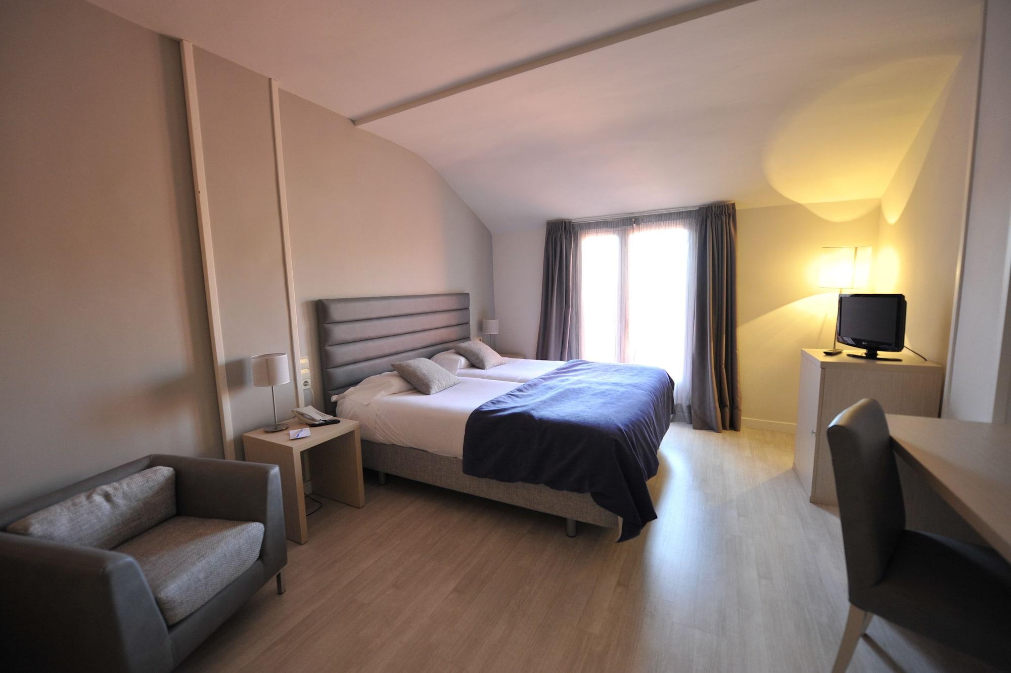 מלון לה לסטריה Puerta De Segovia מראה חיצוני תמונה